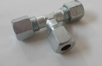 Immagine prodotto di Raccordo a T T-8 per il collegamento a vite di tubi di rame da 8 mm