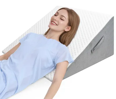 Immagine prodotto di Omgoods: Cuscino a cuneo versatile, ideale per letto e divano, per un supporto ottimale