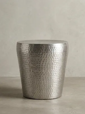Produktbild von Orientalischer Hammerschlag-Dekotisch aus Aluminium, exotisches Design. 41x41x41 cm | Kadima Design