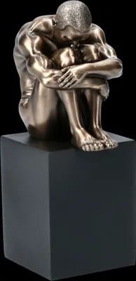 Produktbild von Veronese Figur - Kauernder Mann auf Monolith