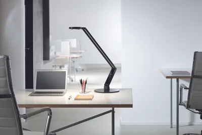 Produktbild von LUCTRA TABLE RADIAL/BASE LED Tischleuchte 680 lm Schwarz