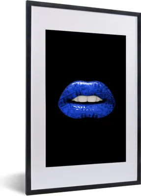 Produktbild von MuchoWow® MuchoWow® Gerahmtes Poster Lippen - Geld - Blau 40x60 cm - Poster mit zchwarzem Bilderrahmen - Poster in Rahmen
