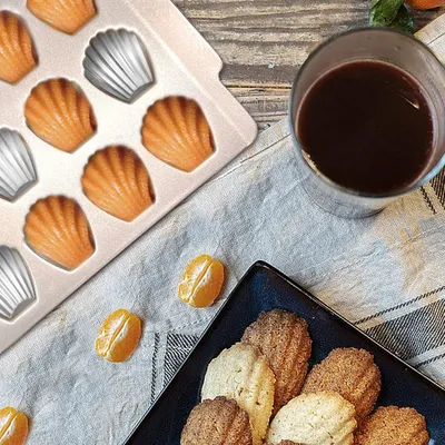 Produktbild von Muschelförmige Madeleine Backform – Backblech aus Kohlenstoffstahl für französische Muschelgebäcke – 12 Vertiefungen