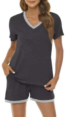Image de Ensemble pyjama deux pièces pour femmes, avec manches courtes et short, couleur gris foncé