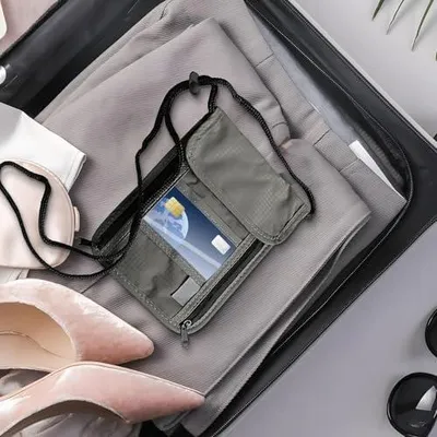 Produktbild von Portable Gaskocher mit Gussstahl-Grillplatte und Tragebeutel - Ideal für Camping und Grillen