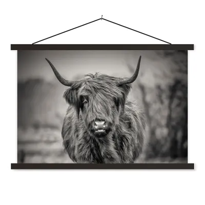 Produktbild von MuchoWow® Textilposter Schottischer Highlander - Schwarz und Weiß 120x80 cm mit schwarzem Rahmen - Wanddeko