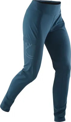 Dunkelblaue Kletterhose für Damen von Edelrid; Modell "Wo Pilastro Pants"; mit seitlichen Taschen und elastischem Bund.