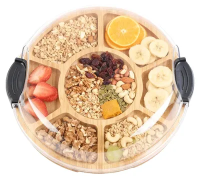 Image de Assiette de charcuterie avec couvercle, idéale pour les collations et la présentation de produits alimentaires