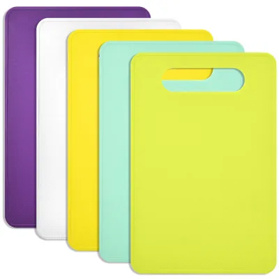 Image de Lot de 5 planches à découper en plastique, planches de cuisine et tapis de découpe en plastique - sans BPA, planches à petit-déjeuner antibactériennes avec poignées pour les fruits, les légumes, la viande et le pain (29 x 19 cm)