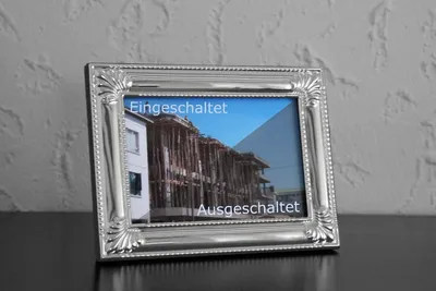 Produktbild von Pictronic Design Bilderrahmen, LED Hintergrundbeleuchtung, hinterleuchteter Fotorahmen, Wechselrahmen, einzigartige Brillanz für ihre Fotos 130x180 mm