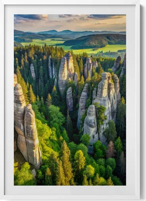 Produktbild von Landschaft mit malerischen Bergen und Wäldern aus der Vogelperspektive– Wandbild mit Rahmen – Gerahmtes Bild  – Wanddekoration – 70x100 cm –  Weiß Rahmen