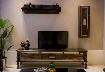 Obrázek produktu pro TV skříňka s lesklým povrchem a zlatými akcenty