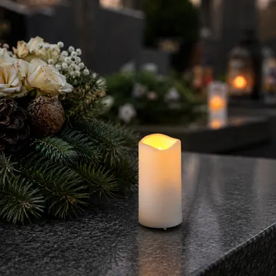 Produktbild von LED Mini Kerze/Grabkerze - flackernd - H: 10cm, D: 5cm - Timer + Sensor - bis 750h - weiß
