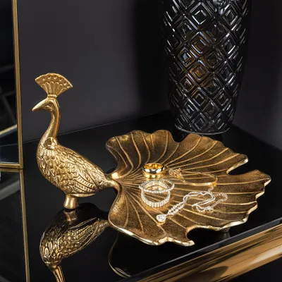 Produktbild von riess-ambiente Handgefertigte Servierplatte WILDLIFE PEACOCK 40cm gold Metall Pfauen-Skulptur