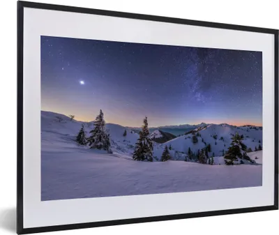 Produktbild von MuchoWow® Gerahmtes Poster Winter - Schnee - Nacht - Bäume 60x40 cm - Poster mit Schwarzem Bilderrahmen Wandposter Rahmen Foto Bilder - Schlafzimmer - Plakat in Rahmen - Drucken