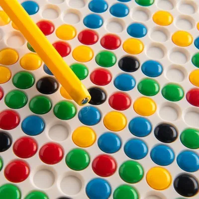 Produktbild von Magnetischer Stift für MagPad Dots Magnettafeln – gelb (9,5 cm, sechseckiger Griff, flache Spitze) – Feinmotorik-Training, ab 3 Jahren, CE & EN-71