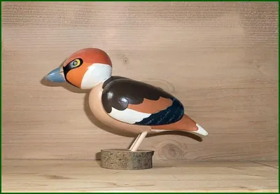 Produktbild von Ganzjahresdekoration Holzvogel Kernbeiser Höhe 11cm NEU