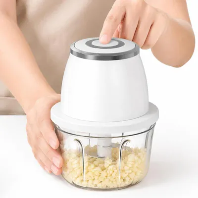 Produktbild von Kabelloser Mini-Zerkleinerer 250ml, USB-C, 3 Klingen, Glasbehälter, Sicherheitsschalter – für Knoblauch, Ingwer, Nüsse & Babykost