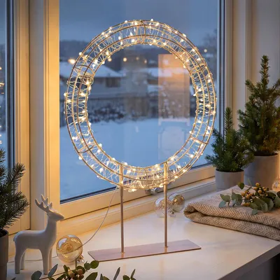 Produktbild von ECD Germany LED Weihnachtskranz 53 cm, Weihnachtsdeko mit Lichterkette, Kranz Lichterkranz mit Sockel, Weihnachtsbeleuchtung Außen, 300 LED Warmweiß