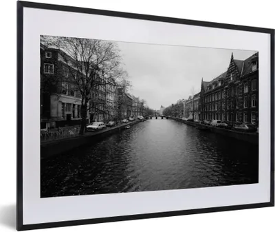 Produktbild von MuchoWow® Gerahmtes Poster Amsterdamer Gracht - Schwarz und weiß 60x40 cm - Poster mit Schwarzem Bilderrahmen Wandposter Rahmen Foto Bilder - Schlafzimmer - Plakat in Rahmen - Drucken
