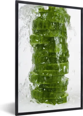 Produktbild von MuchoWow® MuchoWow® Gerahmtes Poster Gurke - Wasserfall - Gemüse 40x60 cm - Poster mit zchwarzem Bilderrahmen - Papierdruck - Wandbilder