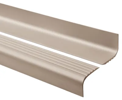 Obrázek produktu pro QUEST Schodová lišta 52x40 mm, 1.5m RGPT PVC, Protiskluzová schodová hrana, schodový profil, ochrana schodů, béžová