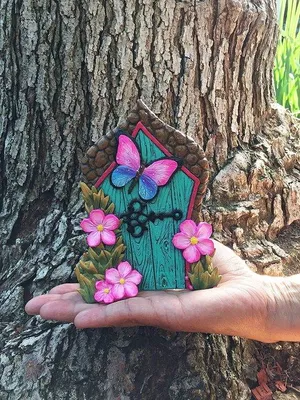 Produktbild von Miniaturtür für Gartenzwerge und Feen, 14,6 cm - Harz, mit Schmetterlingsmotiv - Verzaubernd für Garten und Zwerge