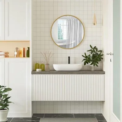 Productafbeelding van Spiegel voor aan de muur, met een afbeelding van een rund en een gouden lijst - 60 cm