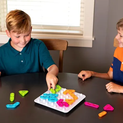 Produktbild von Tomy Gesellschaftsspiel GRIDBLOCK strategisches Brettspiel für Kinder