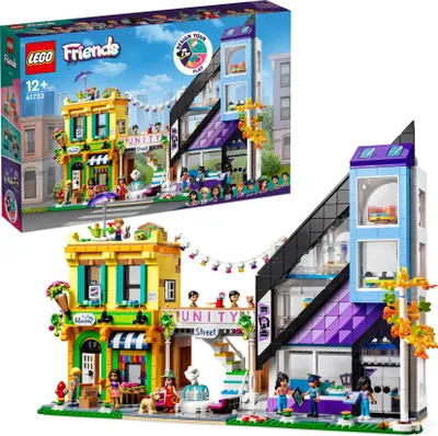 Produktbild von LEGO 41732 Friends Stadtzentrum, kreatives Modular Building Spielzeug für Mädchen und Jungen, Dekorieren & Ausstellen im Puppenhaus mit 9 Figuren, Wohnung und Geschäften, 2023 Charaktere