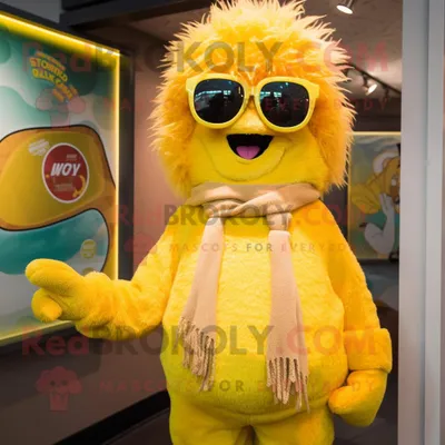 Immagine prodotto di Personaggio del costume della mascotte REDBROKOLY del lampone giallo vestito con un copricostume e occhiali da sole