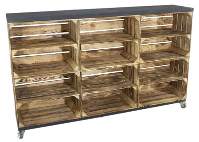 Produktbild von Raumtrenner / Kommode aus geflammten Kisten mit 2 Bohlenbrettern in schwarz auf Rollen 150x93x30cm