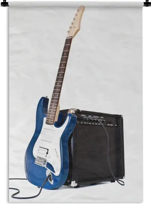 Produktbild von MuchoWow® Wandteppich Wandbehang Eine E-Gitarre, die an einen Verstärker gelehnt ist 90x135 cm Tapisserie Dekoration Wandtuch - Baumwolle - Wandskulptur