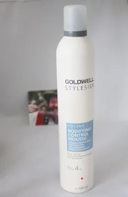 Produktbild von Goldwell StyleSign Volume Bodifying Control Mousse Schaumfestiger für Haarvolumen 500 ml