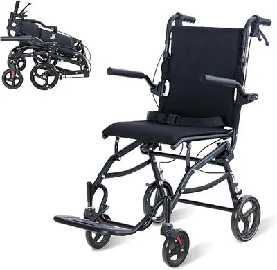 Image de Fauteuil roulant léger, pliable et étroit, jusqu'à 100 kg. Fauteuil roulant pliable avec hauteur réglable, poignées ergonomiques, roues pivotantes à 360° et design étroit, idéal pour une utilisation à domicile et en voyage