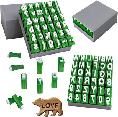Immagine prodotto di Set di timbri per argilla - 9,3 x 7,45 x 4,2 cm - Caratteri alfanumerici - Per argilla, fai da te e Vetroceramica - Set di 2 colori - Maiuscole, minuscole, numeri e simboli