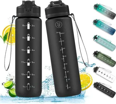 Productafbeelding van Ibenzoa® Tritan drinkfles met rietje en tijdmarkeringen – BPA-vrij, 360° lekvrij, éénhandige opening, siliconen afdichting, brede opening, draagriem