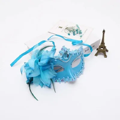 Produktbild von Venezianische Maske mit Federn & Blumen – Damen Maskerade Karneval Kostüm Hochzeit Party Weihnachten - Farbe: Hellblau mit Federn