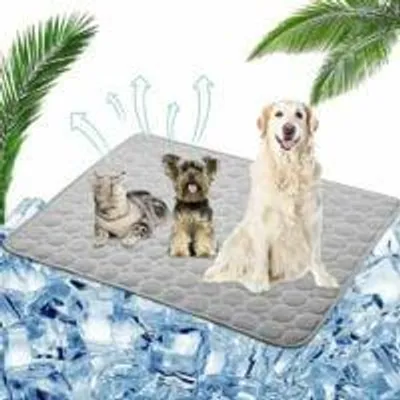Produktbild von Kühlmatte für Hunde und Katzen, ungiftige, atmungsaktive Kühlmatte aus Eisseide, strapazierfähige Kühlmatte aus Eisseide für Haustiere im Sommer (70 x 55 cm, Grau)