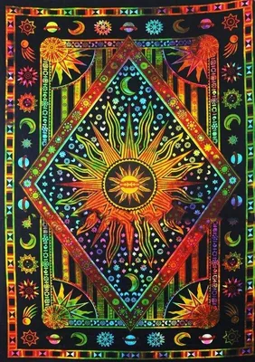 Obrázok produktu pre Uniqoos® Psychedelický nástenný záves so slnkom, mesiačikom a hviezdami – viacfarebná batikovaná potlač, bavlna, boho dekorácia do obývačky a spálne
