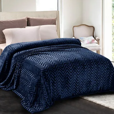 Obrázok produktu pre Deka 220x240 cm, flís, chevron vzor, námornícka modrá, na pohovku