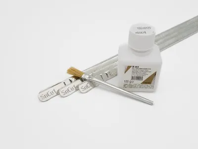 Produktbild von Lötwasser Z-02 für Zinnlote auf Kupfer und Bleiverglasungen, Gewicht: 100 g inkl. gratis Pinsel + 250 g SnCu0,7 Dreikantstangen