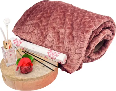 Produktbild von Home Elements Rose Petal Körperpflege-Geschenkset „Von Herzen“