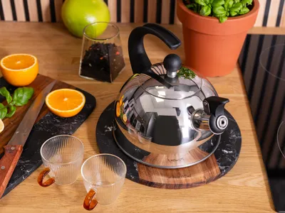 Produktbild von Traditioneller Stahlwasserkessel Mit Pfeifer Für Gas Und Induktion 1,5 L Ofenbach