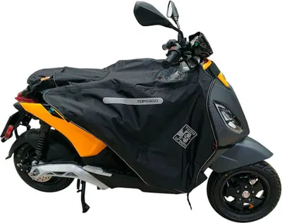 Obrázek produktu pro TUCANO URBANO R231 Thermo Cover Černý s těžkým nylonovým vnějším materiálem