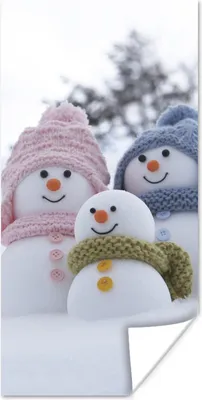 Produktbild von MuchoWow® Poster Eine Familie von Weihnachtspuppen in einer verschneiten Landschaft 20x40 cm - Plakat - Foto
