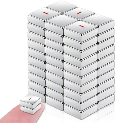 Image de Lot de 50 aimants néodyme puissants, 10 x 10 x 4 mm, petits aimants blancs pour le bricolage, les photos et les tableaux magnétiques
