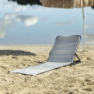 Produktbild von Strandmatte mit 5-Fach verstellbarer Rückenlehne, graue Strandliege klappbar mit praktischen Tragegriff, Rückenlehne mit 2 Taschen