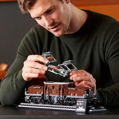 Zdjęcie produktu dla LEGO Creator Expert Crocodile Locomotive Set, Zestaw do budowania, 18 lat(a), 1271 szt., 1,56 kg