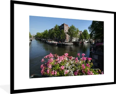 Produktbild von MuchoWow® Gerahmtes Poster Amsterdamer Grachtenhäuser mit Blumen 90x60 cm - Poster mit Schwarzem Bilderrahmen Wandposter Rahmen Foto Bilder - Wanddekoration - Fotos